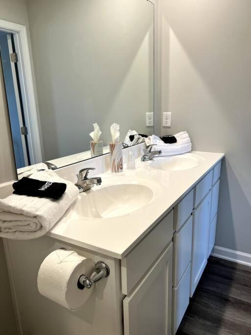 Family Friendly 4Br Home Near Ft Gregg Adams Vsu Petersburg Esterno foto
